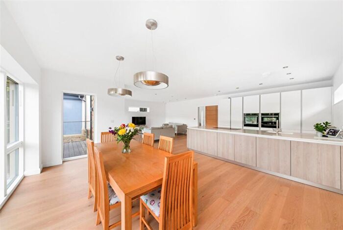 5 Bedroom Detached House For Sale In Burnlee Road, Holmfirth, HD9