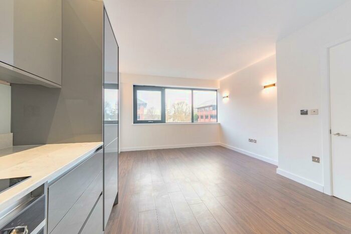 2 Bedroom Apartment To Rent In Everard Close, St. Albans, Hertfordshire, AL1