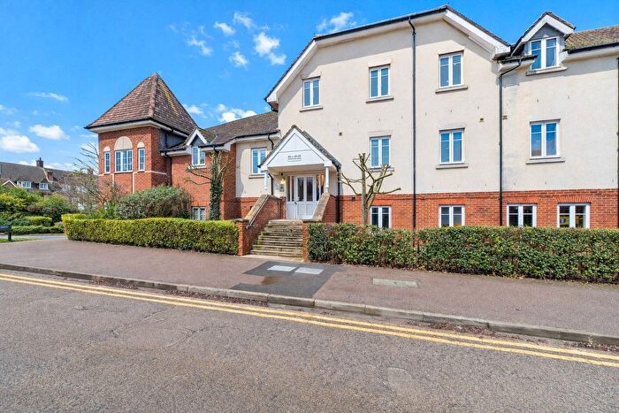 2 Bedroom Flat For Sale In Whinbush Road, Hitchin, SG5