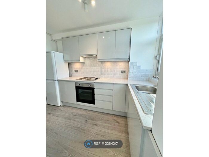 2 Bedroom Flat To Rent In Westleigh Avenue, London, SW15