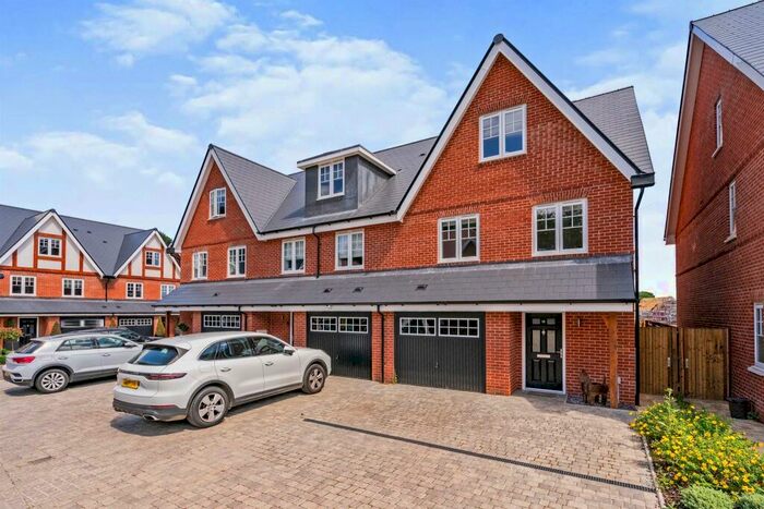 4 Bedroom House To Rent In Sandbach Close, Broxbourne, EN10