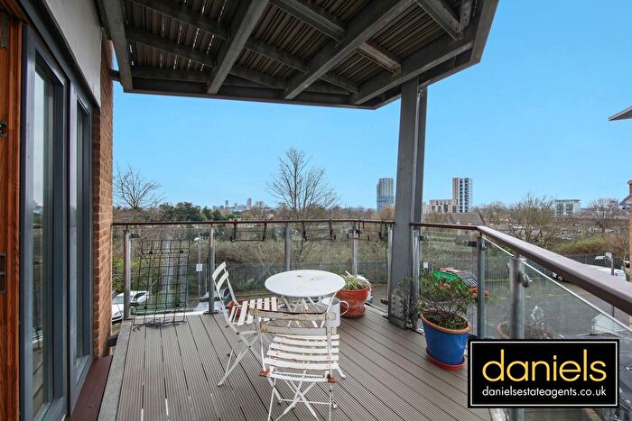 1 Bedroom Flat For Sale In Plough Close, Kensal Green, London, NW10