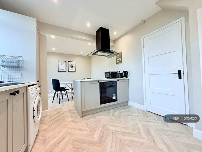 3 Bedroom Semi Detached House To Rent In Carr Manor View, Leeds, LS17