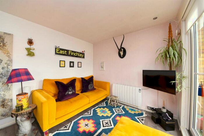 2 Bedroom Apartment To Rent In Church Court, The Walks, East Finchley, N2