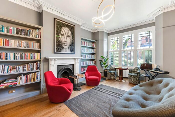 4 Bedroom House For Sale In Whitehall Park, Whitehall Park, N19