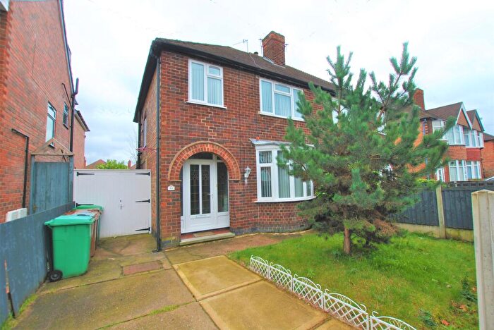 3 Bedroom Semi-Detached House To Rent In Kingswood Road, Wollaton, Nottingham, Nottinghamshire, NG8