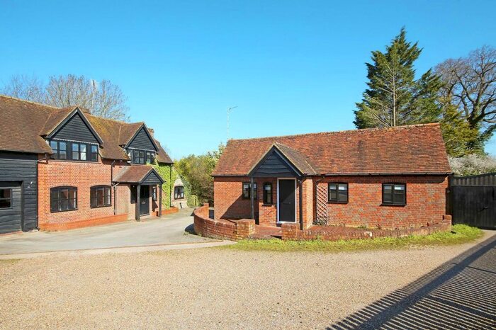 3 Bedroom Link Detached House For Sale In Fullers Hill, Hyde Heath, Amersham, HP6