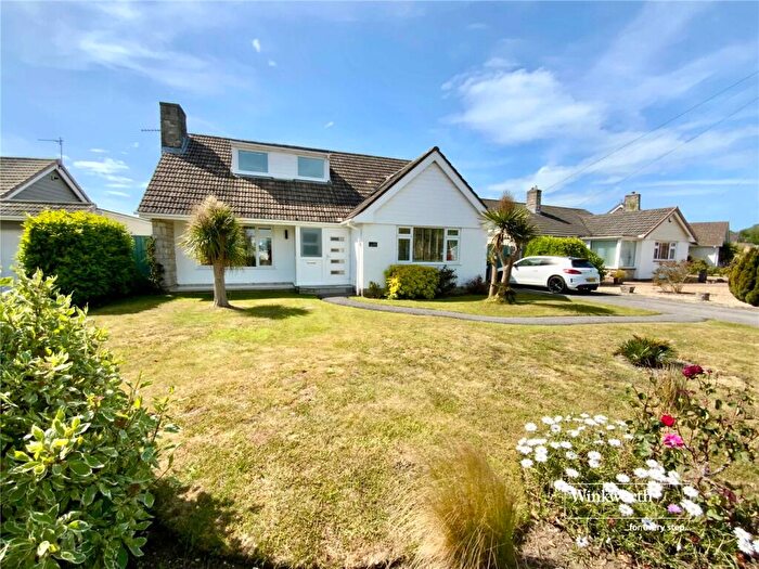 3 Bedroom Bungalow For Sale In Bure Haven Drive, Christchurch, Dorset, BH23