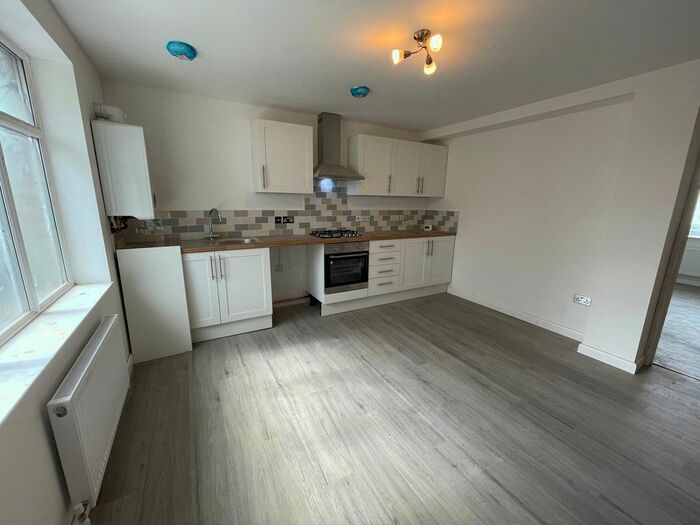 2 Bedroom Flat To Rent In Commercial Road, Totton, Southampton, SO40