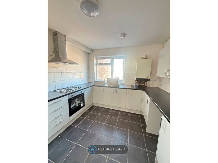 1 Bedroom Flat To Rent In Hounslow, Hounslow, TW3