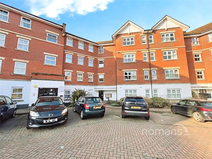 2 Bedroom Flat For Sale In Bell Chase, Aldershot, Hampshire, GU11