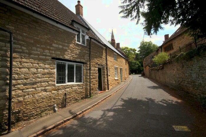 2 Bedroom Cottage For Sale In Hickmire, Wollaston, Northants, NN29