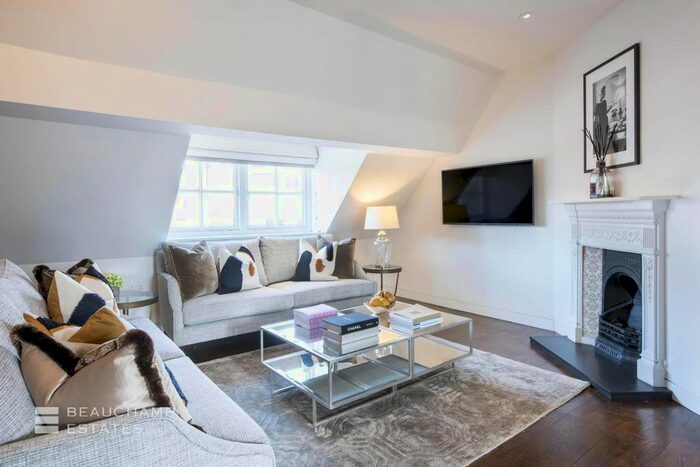 3 Bedroom Flat To Rent In Flat, Mayfair, W1K