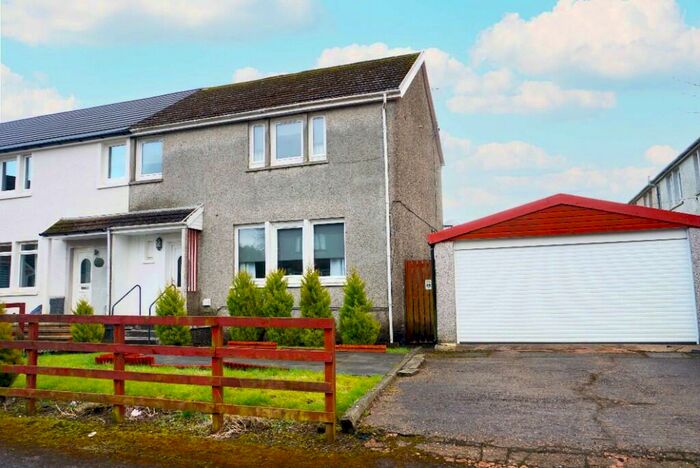 3 Bedroom Semi-Detached Villa For Sale In Moss View, Chapelton, Lanarkshire, ML10