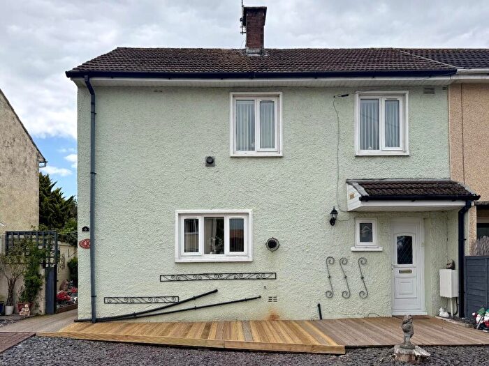 3 Bedroom Semi-Detached House For Sale In Hawthorne Avenue, Penarth, CF64