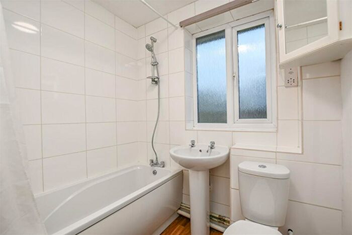 1 Bedroom Flat For Sale In Regency Court, Burleigh Road, St. Albans, AL1