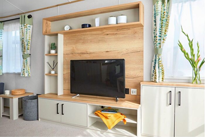 3 Bedroom Lodge For Sale In Oxwich, Swansea, SA3