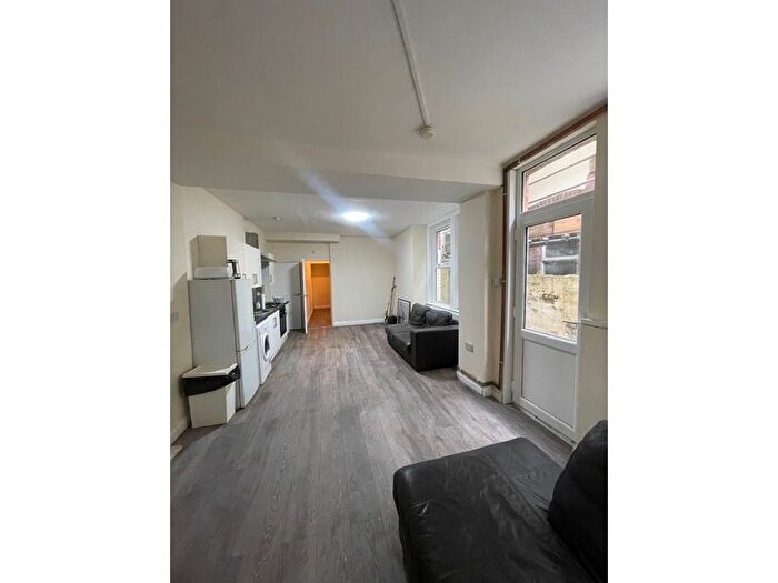 2 Bedroom Flat To Rent In Claude Place, Roath, Cardiff, CF24