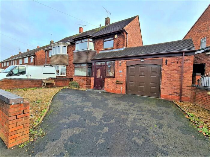 3 Bedroom Semi-Detached House To Rent In Carisbrooke Road, Bushbury, Wolverhampton, WV10