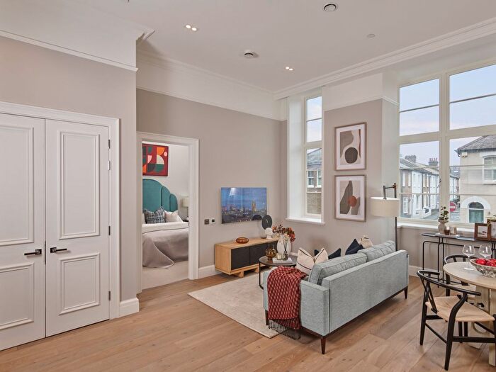 1 Bedroom Flat For Sale In Kew Foot Road, Richmond Upon Thames, TW9