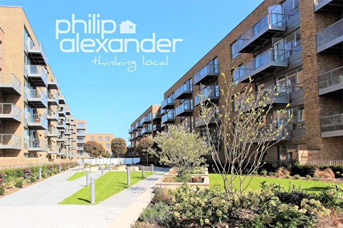 2 Bedroom Apartment To Rent In Lang Court, Smithfield Square, Hornsey, N8