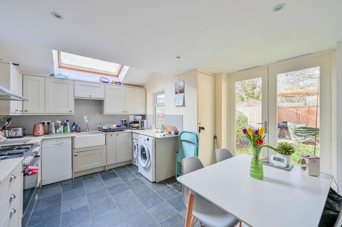 2 Bedroom Flat To Rent In Charlmont Road, Tooting, London, SW17