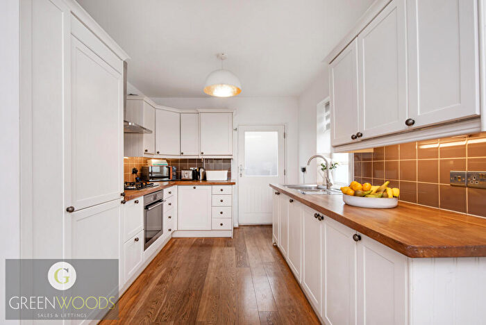 2 Bedroom Flat For Sale In Darby Road, SW14