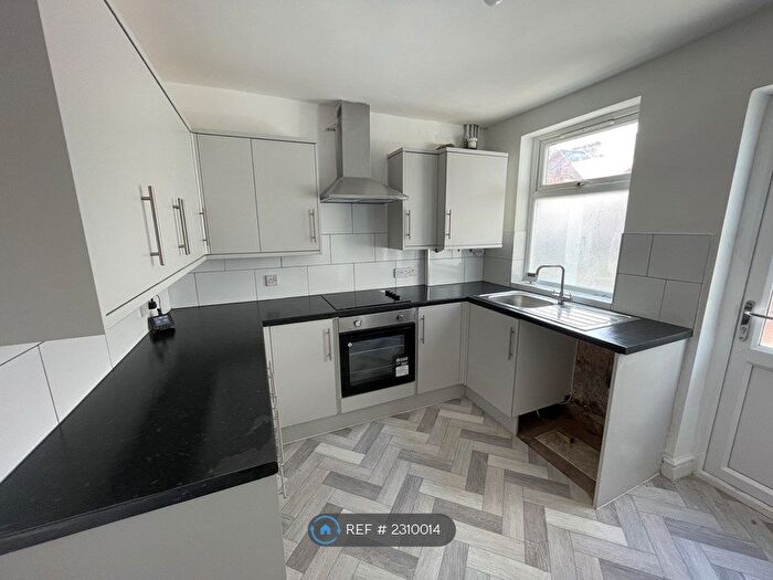 3 Bedroom Terraced House To Rent In Port Arthur Road, Nottingham, NG2