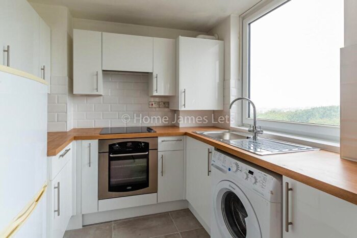 2 Bedroom Apartment To Rent In Furze Hill, Hove, BN3