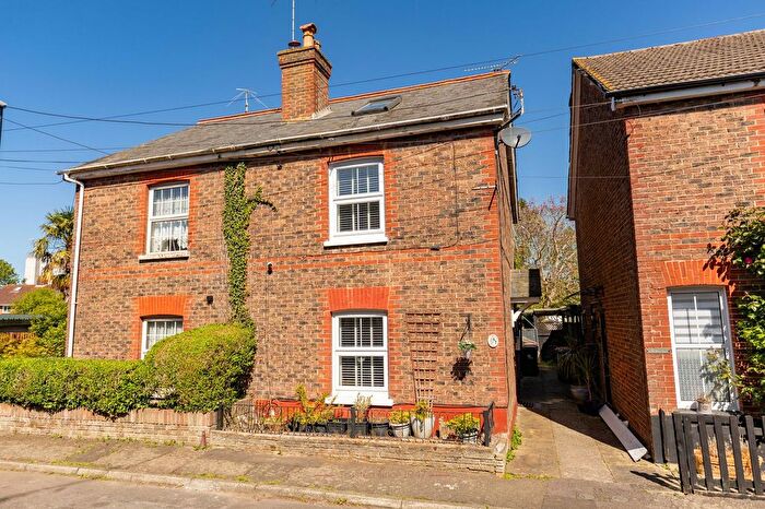 3 Bedroom Semi-detached House For Sale In St. Peters Road, Crawley, RH11