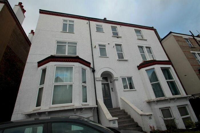3 Bedroom Flat To Rent In Stratton Court, St Peters Road, CR0