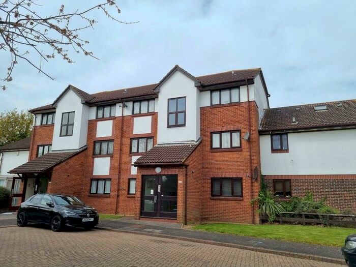 1 Bedroom Flat To Rent In Banner Close, Watts Wood, RM19