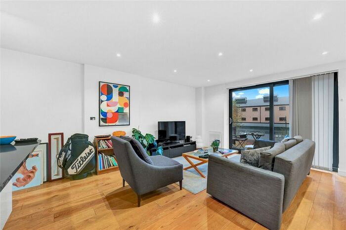 3 Bedroom Flat To Rent In Kingsland Road, London, E2