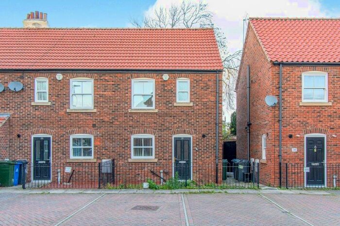 2 Bedroom House To Rent In Rainbow Close, Thorne, DN8