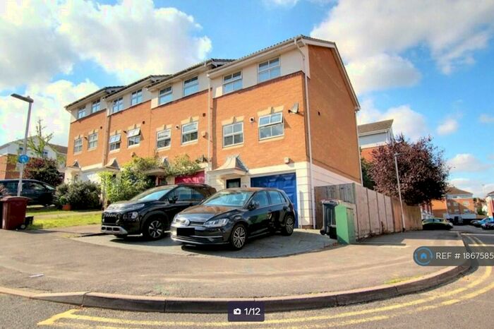 3 Bedroom End Of Terrace House To Rent In Elm Park, Reading, RG30