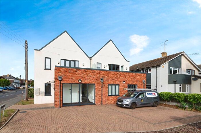 2 Bedroom Flat For Sale In York Road, Rochford, Essex, SS4