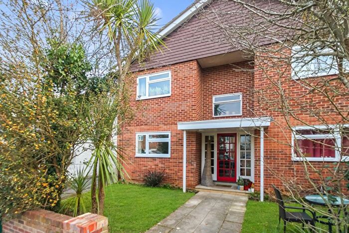 1 Bedroom Flat To Rent In Avondale Avenue, Staines-Upon-Thames, TW18