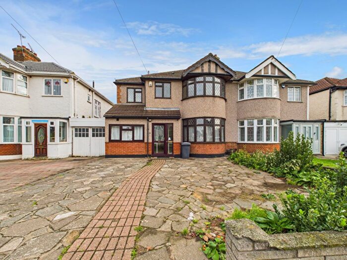 6 Bedroom Semi-Detached House To Rent In Pettits Lane, Romford, RM1