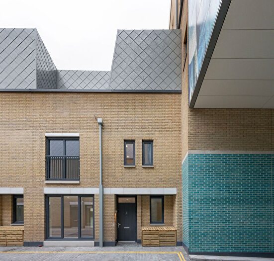 3 Bedroom End Terrace House For Sale In Portobello Road, London, W10