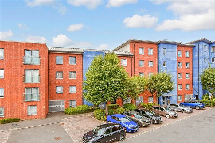 2 Bedroom Flat For Sale In Cleeve Way, Sutton, Surrey, SM1