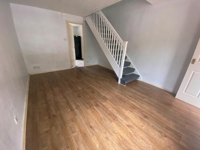 2 Bedroom Semi-Detached House To Rent In Abbotswood Way, Hayes, Greater London, UB3