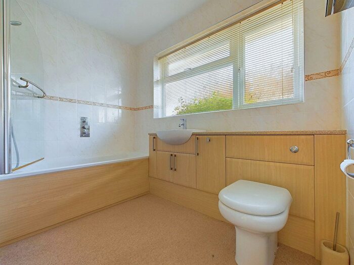 2 Bedroom Bungalow For Sale In Penleigh Close, Lancing, BN15