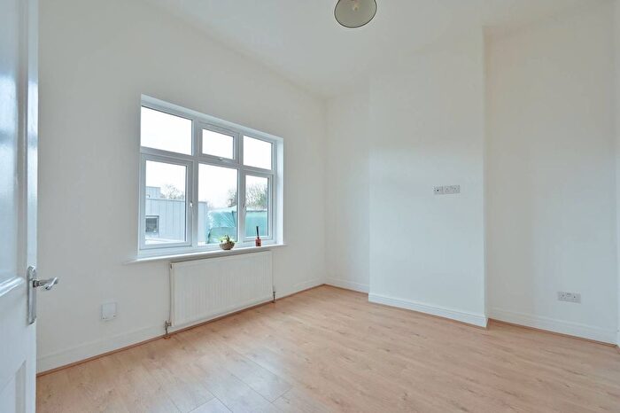 1 Bedroom Flat To Rent In Aldenham Road, Watford, WD23