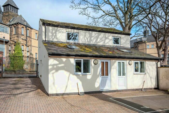 1 Bedroom Mews To Rent In Wentworth Lodge, Wentworth Terrace, Wakefield, WF1