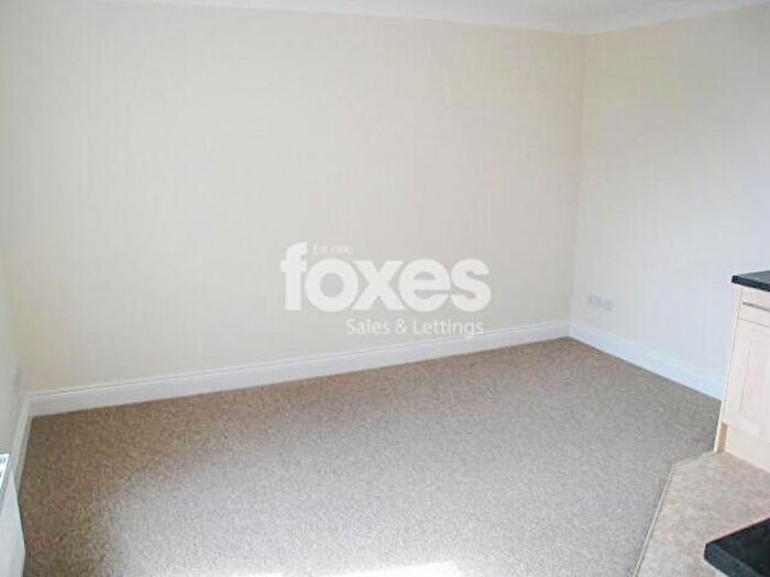 1 Bedroom Flat To Rent In Flat, Christchurch Road, BH7