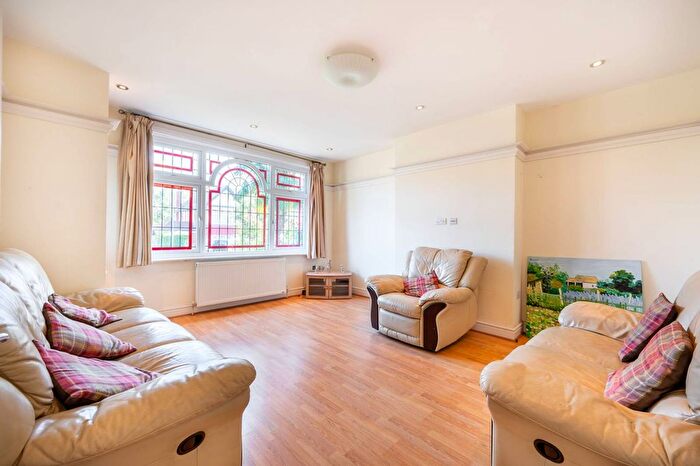 4 Bedroom Semi-detached House For Sale In The Fairway, North Wembley, Wembley, HA0