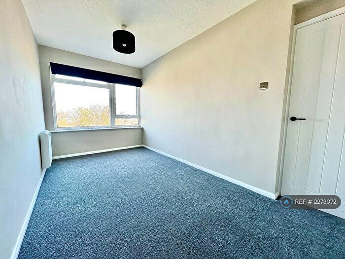 1 Bedroom Flat To Rent In Highview, London, SE18