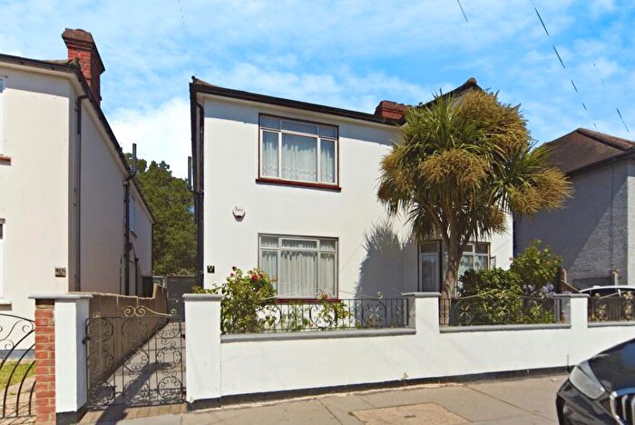 3 Bedroom Flat For Sale In Saxon Road, London, SE25