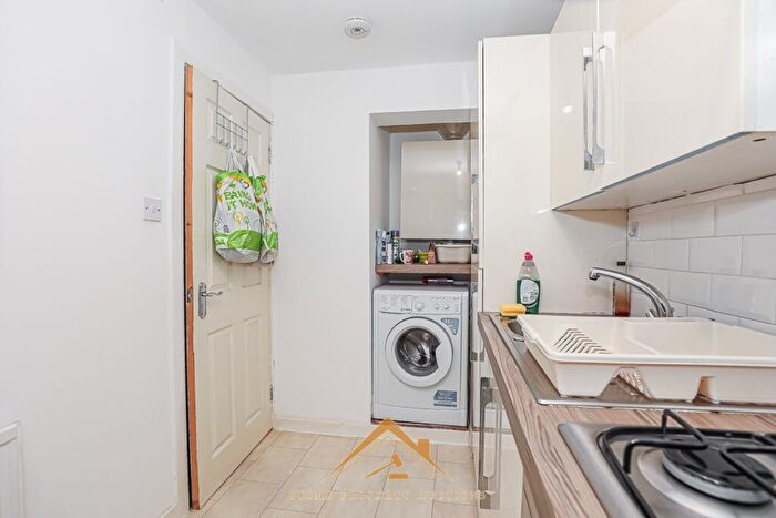 2 Bedroom Flat For Sale In Glenbervie Road, Grangemouth, FK3