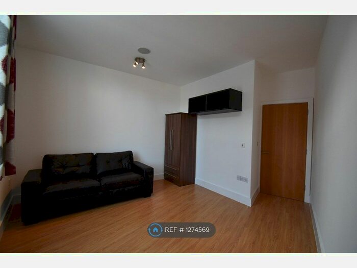 Studio To Rent In Victoria Court, Stockport SK1